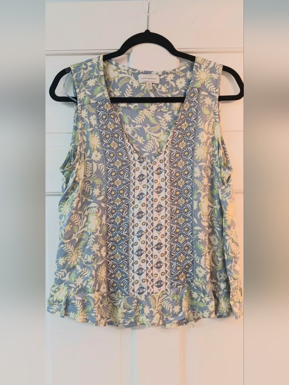 Lucky Brand BOHO Cottagecore Light Blue Floral V-Neck Sleeveless Lightweight Top